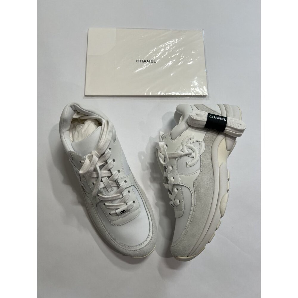 Chanel Interlocking CC logo Sneakers in White - Picture 5 of 11